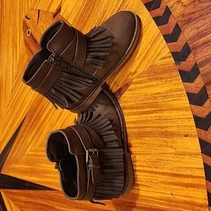 Place toddler girl sz8 fringed brown boots